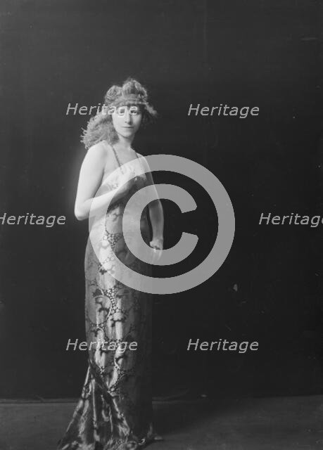 Miss Mary Cunningham, portrait photograph, 1918 Dec. 18. Creator: Arnold Genthe.