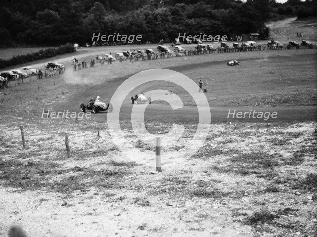 Formula Three Cooper 500cc cars racing at Brands Hatch, Kent, c1950-c1952. Artist: Unknown