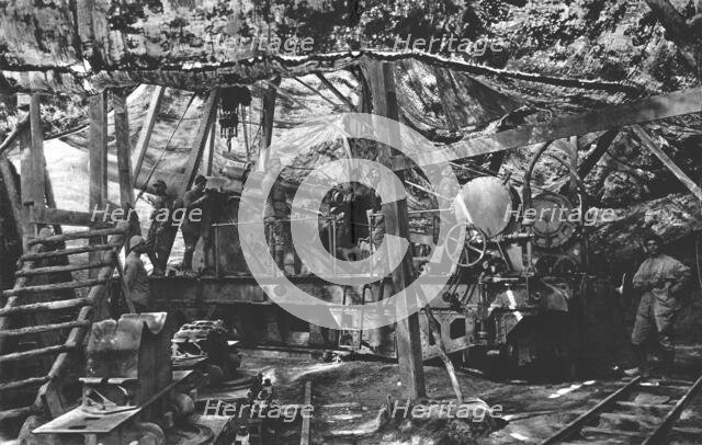 'Les nouveaux decors de la guerre: canon de 240 camoufle', 1916. Creator: Unknown.