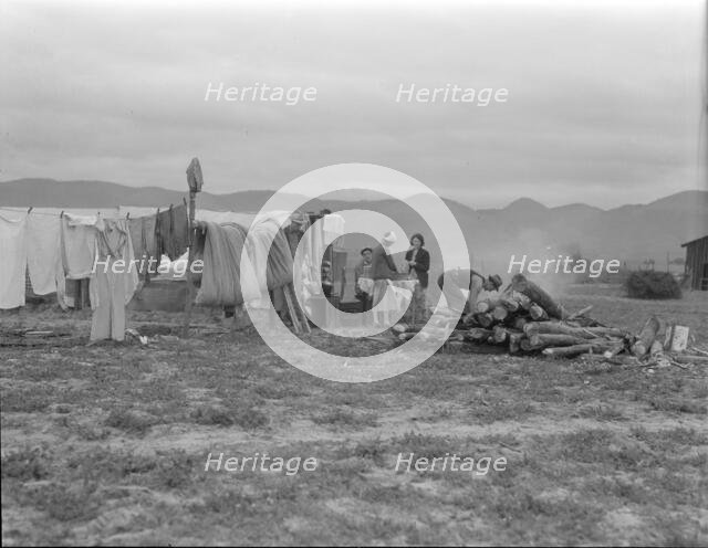 Arkansas family washing dishes, seven months in California, 1936. Creator: Dorothea Lange.