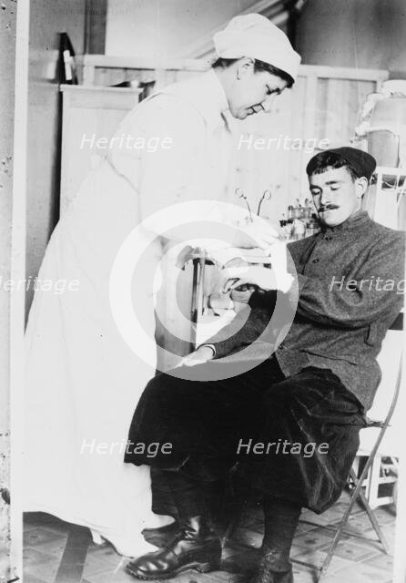 American Nurse, American ambulance, Paris, between 1914 and c1915. Creator: Bain News Service.