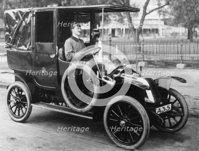 1912 Renault AG 9hp taxi cab. Creator: Unknown.