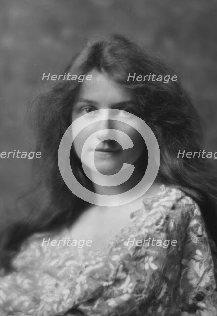 Lockwood, A., Miss, portrait photograph, 1914 Dec. 22. Creator: Arnold Genthe.