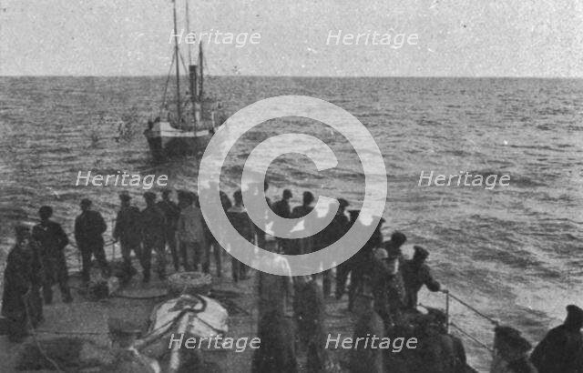 'La chasse aux voiliers Turcs dans la mer Noire; Saisie par le "Kagoul" du contrebandier..., c1915. Creator: Unknown.