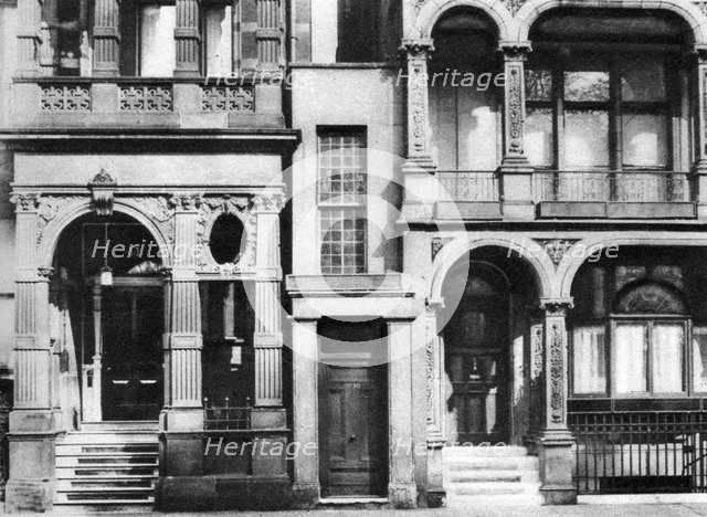 London's smallest house, 1926-1927. Artist: Unknown