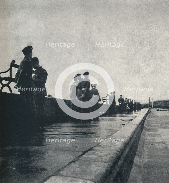 'Reading signals flashed by Aldis lamp', 1941. Artist: Cecil Beaton.