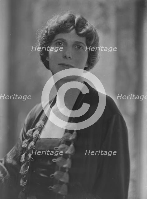 Mrs. Rosecrans Baldwin, portrait photograph, 1918 Sept. 4. Creator: Arnold Genthe.