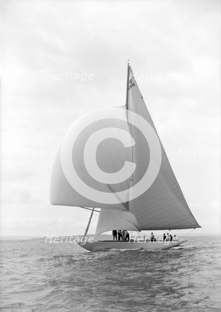 The US built 12 Metre class 'Vim' sailng with spinnaker, 1939.  Creator: Kirk & Sons of Cowes.