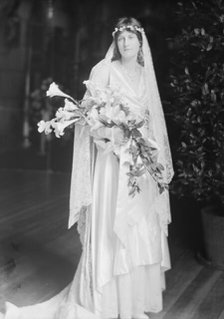 Breese wedding, portrait photograph, 1915. Creator: Arnold Genthe.
