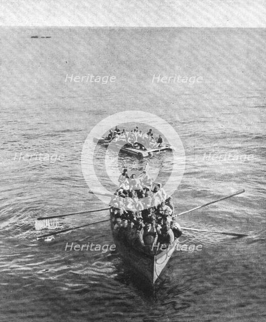 'Le torpillage du "Gallia"; canot du "Chateaurenault", charge de passagers du "Gallia"..., 1916. Creator: Unknown.