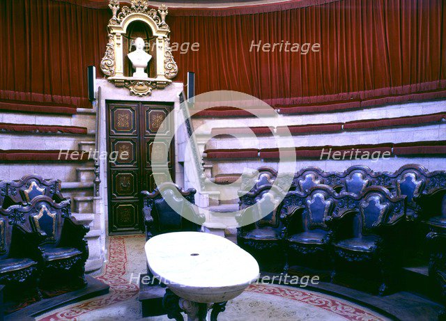 Interior of the circular hall of the Royal Academy of Medicine of Catalonia.