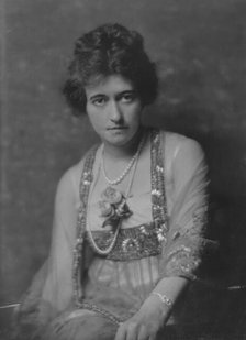 Biddle, A.J. Drexel, Mrs., portrait photograph, 1916 Nov. 20. Creator: Arnold Genthe.
