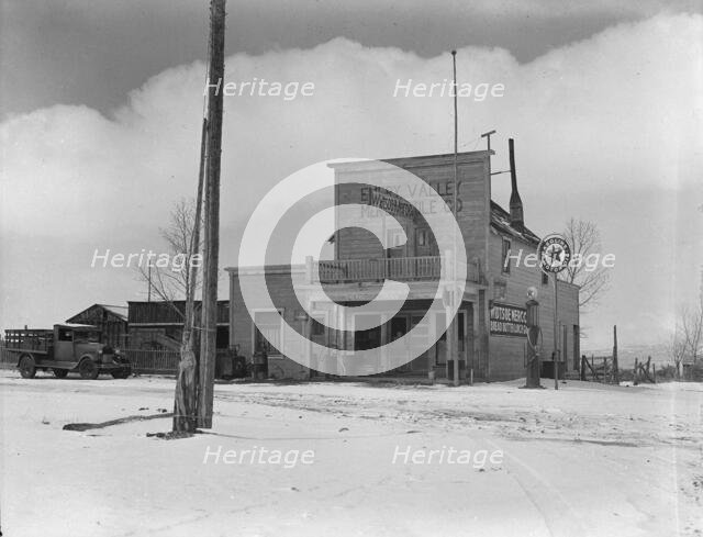 Grocery store, Widtsoe, Utah, 1936. Creator: Dorothea Lange.