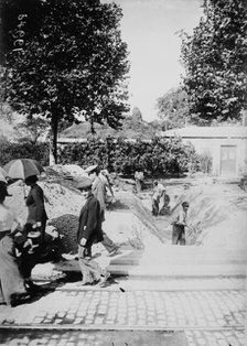 Port Maillot, Paris, between c1915 and c1920. Creator: Bain News Service.