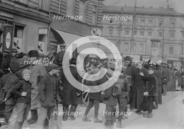 Berlin, travelling soup kitchen, 1916. Creator: Bain News Service.