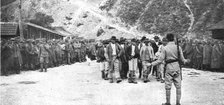 'La Roumanie Envahie; Dans la vallee de l'Oltu: prisonniers autrichiens et paysans saxons de transyl Creator: Unknown.