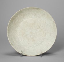 Dish with Floral Scrolls, Song dynasty (960-1279). Creator: Unknown.