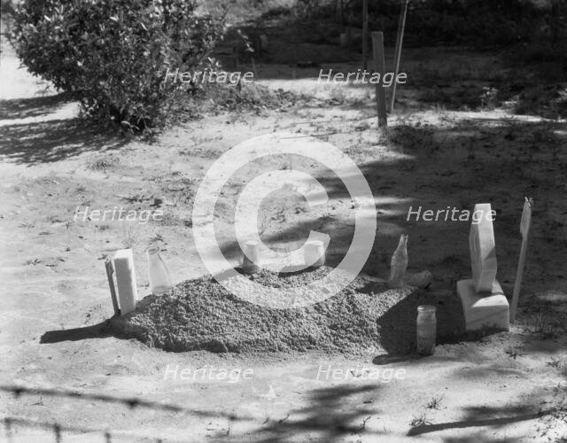 Sharecropper's grave, Hale County, Alabama, 1936. Creator: Walker Evans.