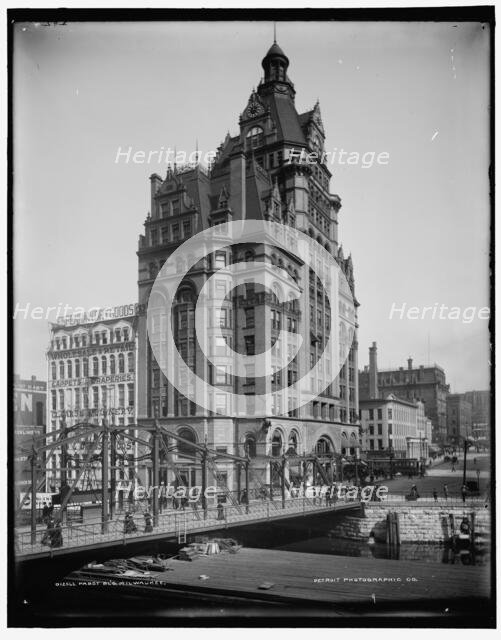 Pabst Bl'g., Milwaukee, between 1900 and 1915. Creator: Unknown.