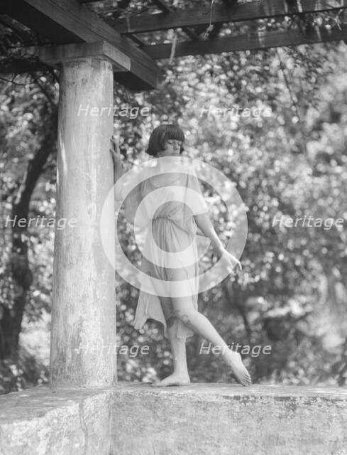 Tonetti, Miss, at Sneding's Landing, 1921 June 7. Creator: Arnold Genthe.