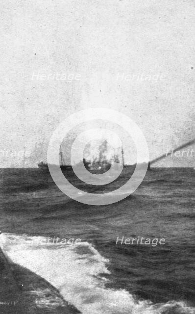 'Les sous-marins allemands a l'Oeuvre; Explosion d'une torpille', 1918. Creator: Unknown.