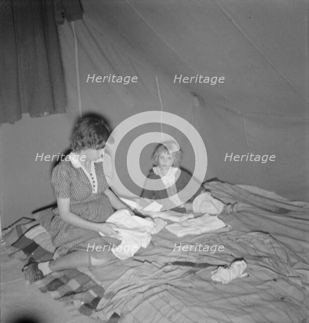 Baby clothes, FSA mobile camp unit, Merrill, Klamath County, Oregon, 1939. Creator: Dorothea Lange.