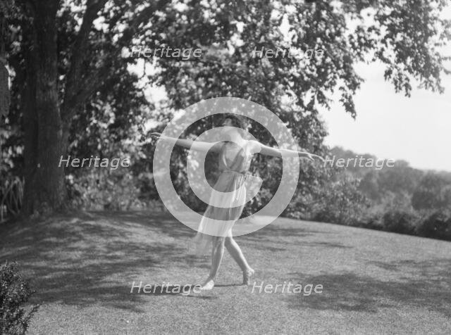 Elsie Dufour dancer, between 1918 and 1920. Creator: Arnold Genthe.