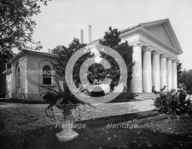 The Custis-Lee Mansion (i.e. Arlington House, the Robert E. Lee Memorial), Arlington, Va., (1900?). Creator: Unknown.