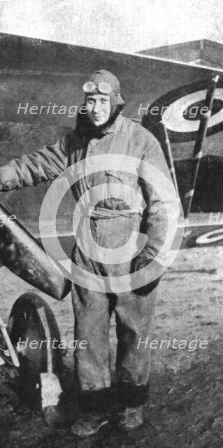 'Les Etats-Unis dans la guerre; Le sergent aviateur americain James Roger MacConnell..., 1917. Creator: Unknown.