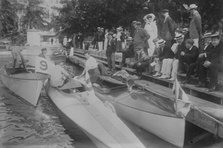 Motor boats at dock, people on pier, Palm Beach, 1910. Creator: Bain News Service.