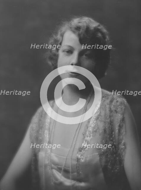 Rennard, D., Miss, portrait photograph, 1916. Creator: Arnold Genthe.