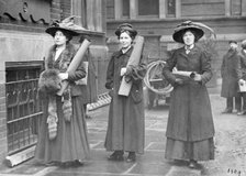 Three suffragettes prepare to chain themselves to the railings, 1909. Artist: Unknown
