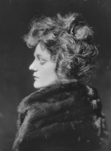 Pell, Miss, portrait photograph, 1916 Apr. 11. Creator: Arnold Genthe.