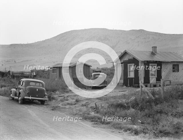 Shacktown in Altamont district, near Klamath Falls, Klamath County, Oregon, 1939. Creator: Dorothea Lange.
