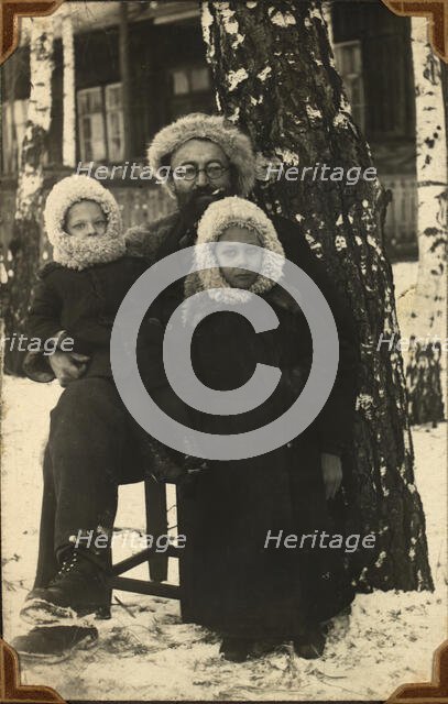 Colonist Vaisman with the Van Smeer Children, 1927. Creator: Unknown.