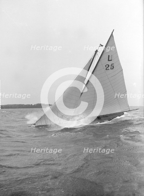 'Cremona' crashes through wave, 1913. Creator: Kirk & Sons of Cowes.