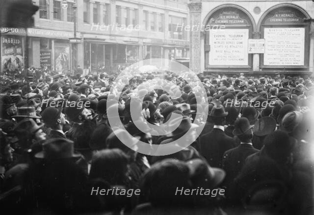 Crowd watching "playograph," World Series, 1911, 1911. Creator: Bain News Service.