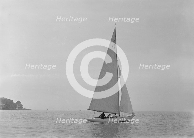 The 6 Metre 'Cni', 1921. Creator: Kirk & Sons of Cowes.