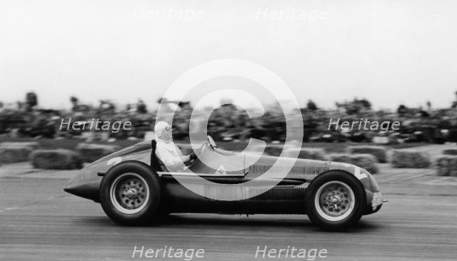Alfa Romeo, Giuseppe Farina winner British Grand Prix at Silverstone 1950. Creator: Unknown.