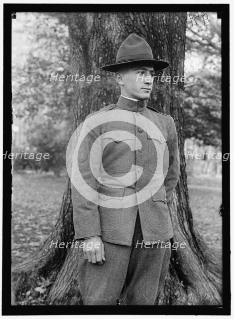 Uniforms: Private, Art. Regular, between 1916 and 1918. Creator: Harris & Ewing.