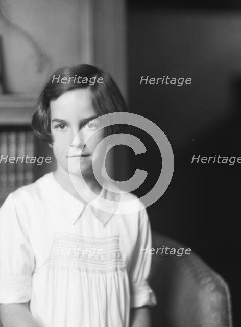 Twichell Mr., daughter of, portrait photograph, 1925 Nov. 19. Creator: Arnold Genthe.