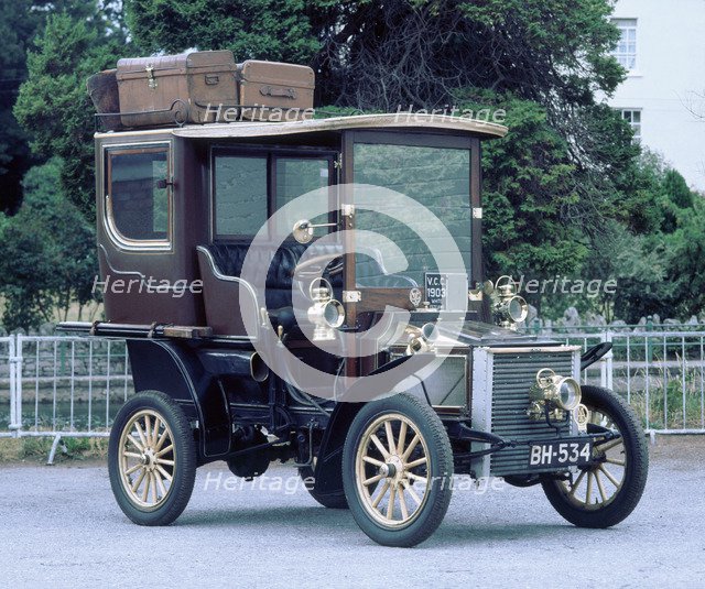 1903 White 10hp steamer limousine. Artist: Unknown.