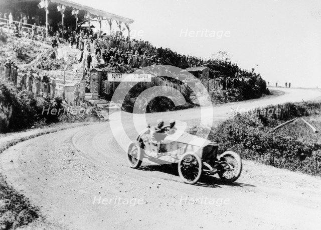 T Pilette in a Mercedes 4.5 litre at the French Grand Prix, Lyons, 1914. Artist: Unknown