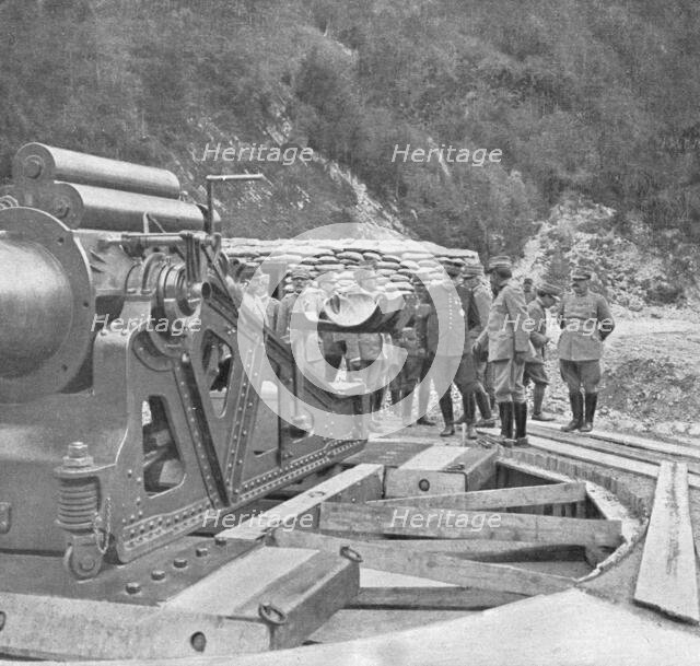 'Sur le front Italien; Au cours de sa visite sur le front de nos allies, le general...1915 (1924). Creator: Unknown.