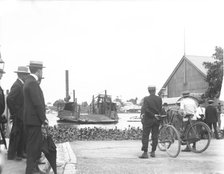 Central steam vehicular ferry 'horse ferry" that ran across the Brisbane River from..., 1905. Creator: Robert Augustus Henry L'Estrange.