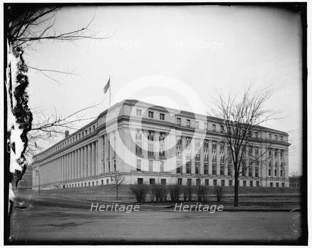 Building, between 1910 and 1920. Creator: Harris & Ewing.