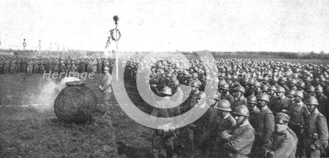 'Sur le front Italien: ceremonie a la memoire des grenadiers; parmi une decoration de mats..., 1916. Creator: Unknown.