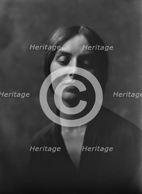 Miss Tod Hunter, portrait photograph, 1919 Aug. 20. Creator: Arnold Genthe.