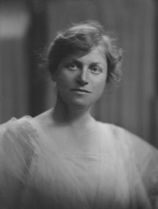 Miller, N.J., Mrs., portrait photograph, 1916. Creator: Arnold Genthe.