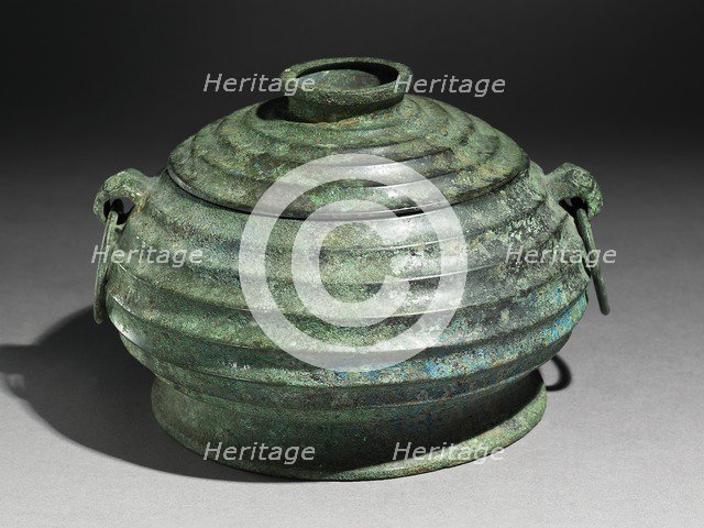 Ritual food vessel, or gui, with taotie masks, late 9th century - early 8th century. Artist: Unknown.